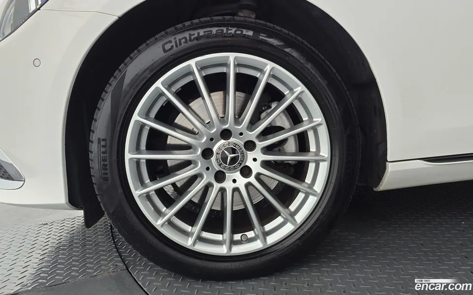 Mercedes-Benz E-Class E220d 4MATIC 2023 — thumbnail 2