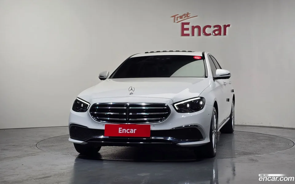 Mercedes-Benz E-Class E220d 4MATIC 2023 — thumbnail 3
