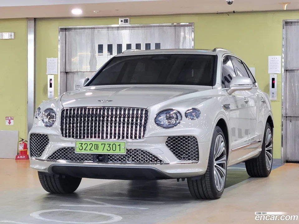 Bentley Bentayga 4.0 V8 2026 — photo 1, buy with delivery to Moscow