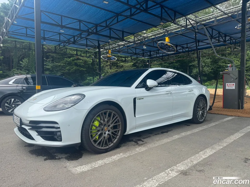 Porsche Panamera (976) 2.9 AWD E- 2024 — photo 1, buy with delivery to Moscow