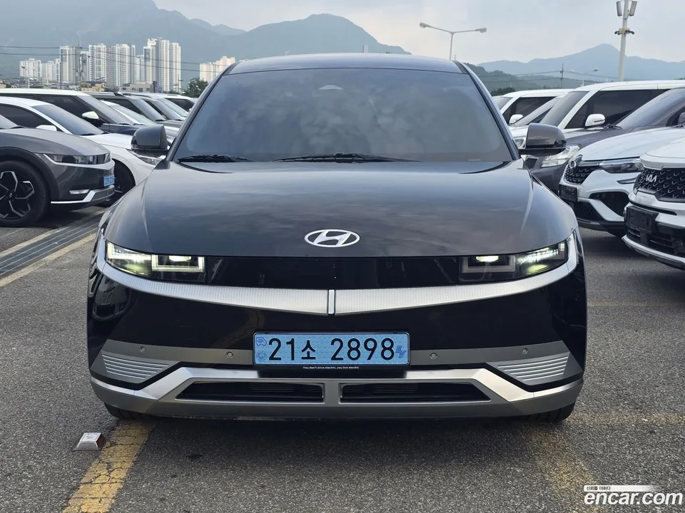 Hyundai Ioniq 5 2022 — photo 1, buy with delivery to Moscow