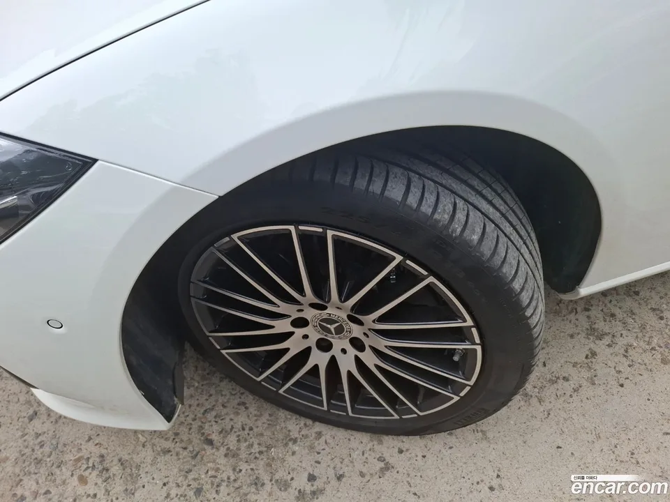 Mercedes-Benz C-Class C200 2025 — thumbnail 2