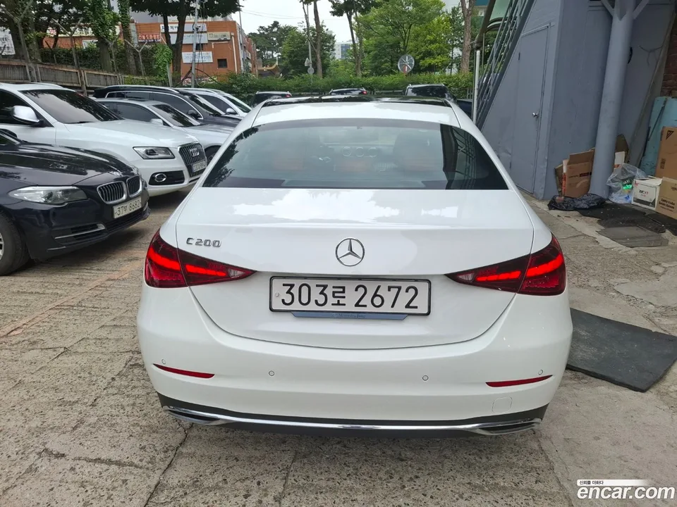 Mercedes-Benz C-Class C200 2025 — thumbnail 4