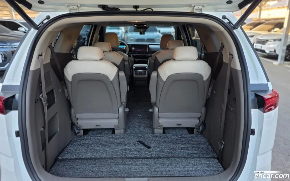 Kia Carnival 9 2023 — thumbnail 2