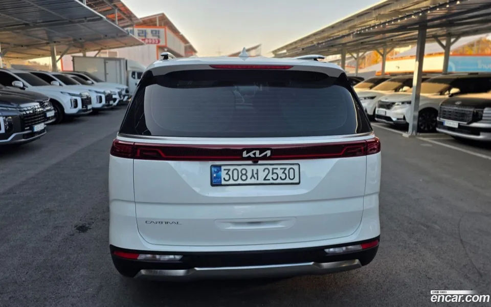 Kia Carnival 9 2023 — thumbnail 4