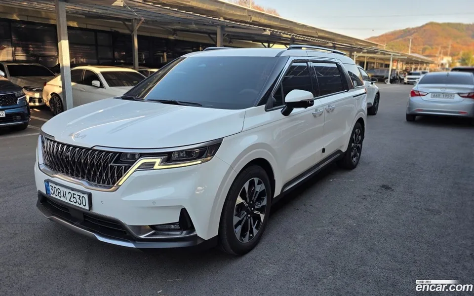 Kia Carnival 9 2023 — photo 1, buy with delivery to Moscow