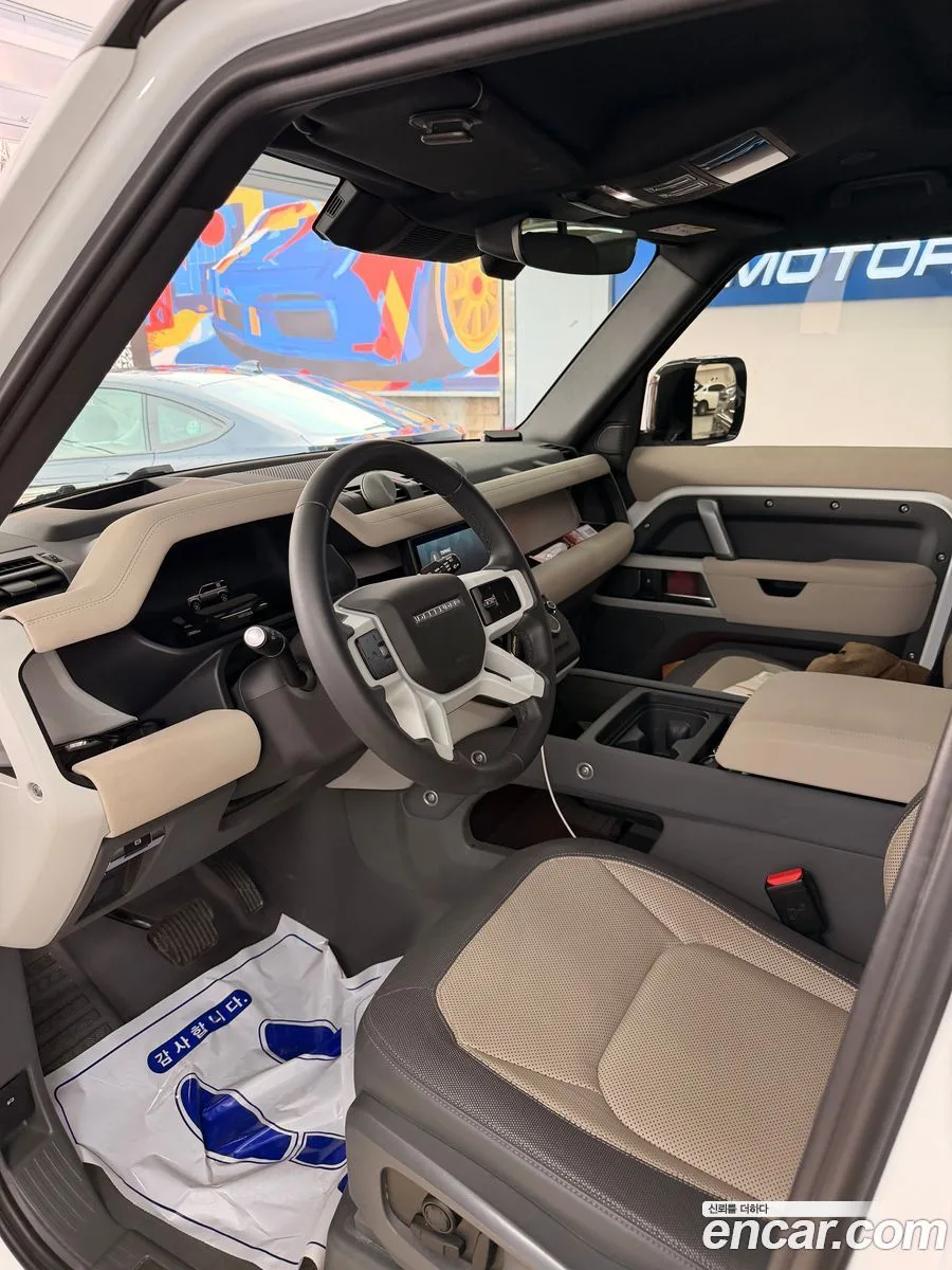 Land Rover Defender 110 P300 X- SE 2023 — миниатюра 4