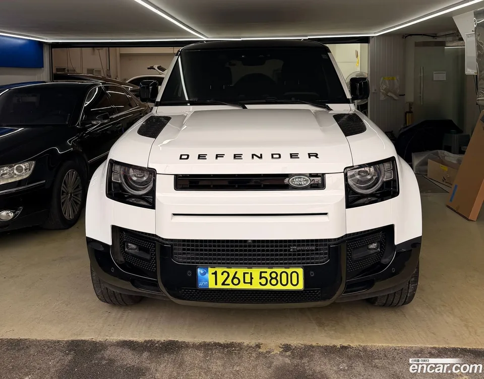 Land Rover Defender 110 P300 X- SE 2023 — photo 1, buy with delivery to Moscow