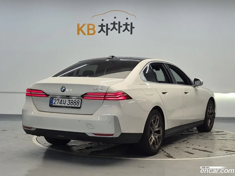 BMW 5 Series 520i 2025 — миниатюра 3