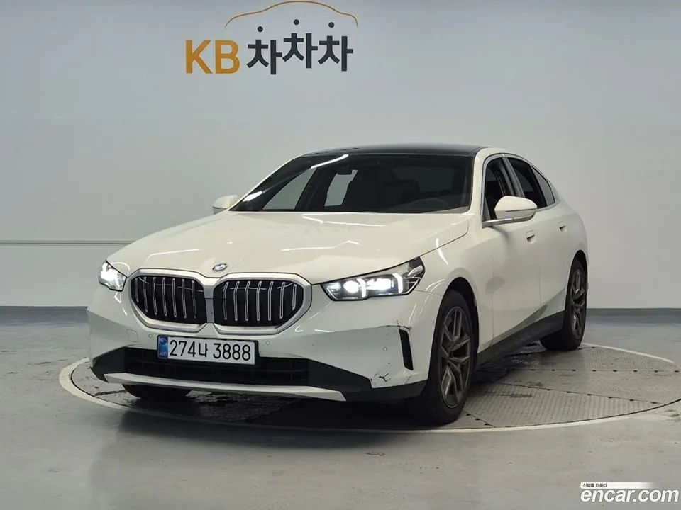 BMW 5 Series 520i 2025 — фото 1, купить с доставкой в Москву