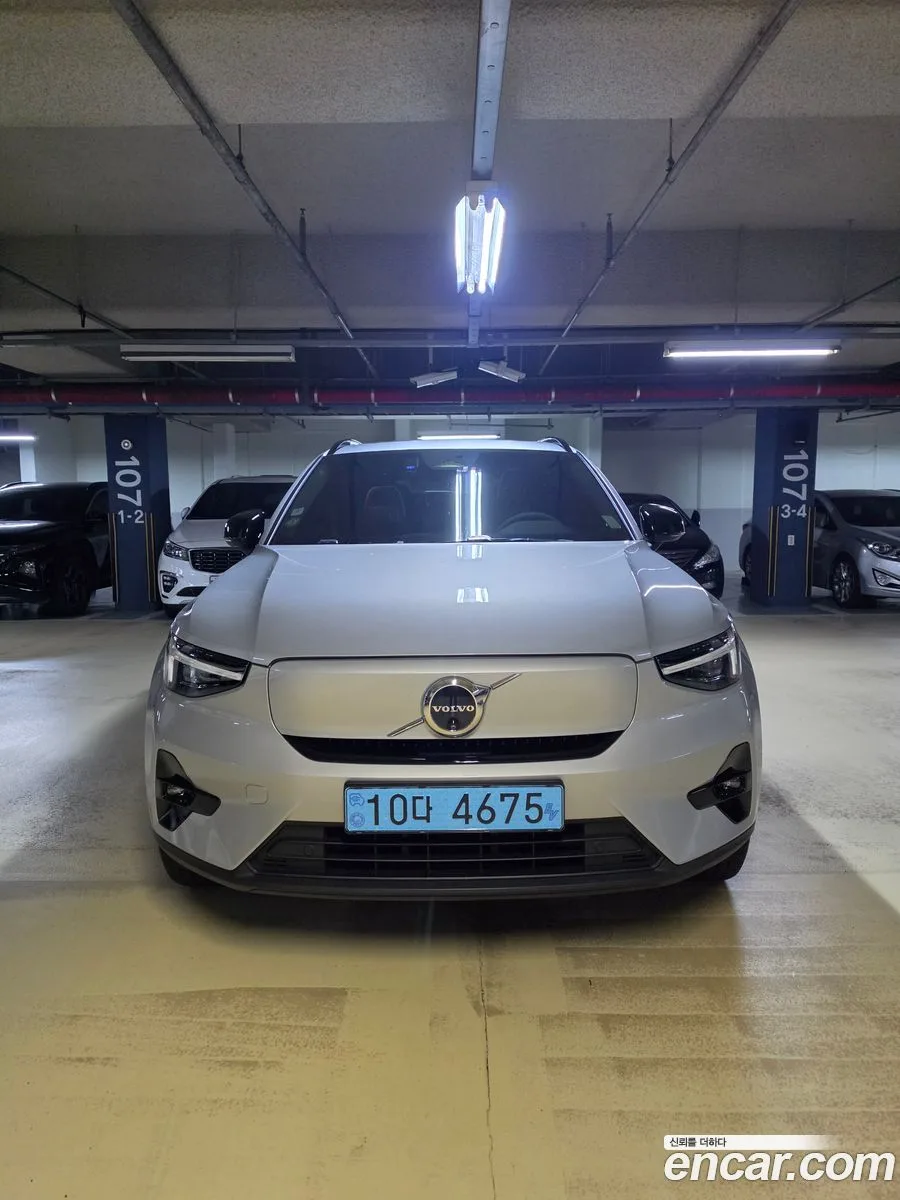 Volvo XC40 Recharge 2023 — миниатюра 3