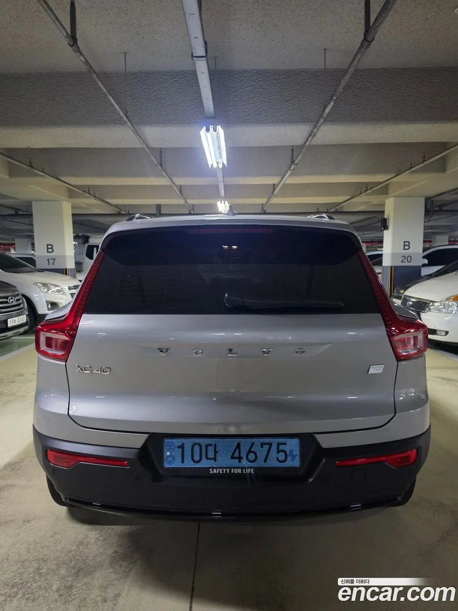 Volvo XC40 Recharge 2023 — миниатюра 4