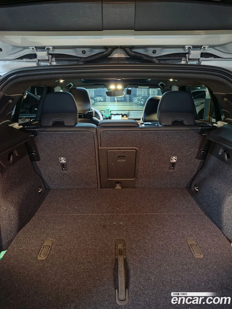 Volvo XC40 Recharge 2023 — миниатюра 5