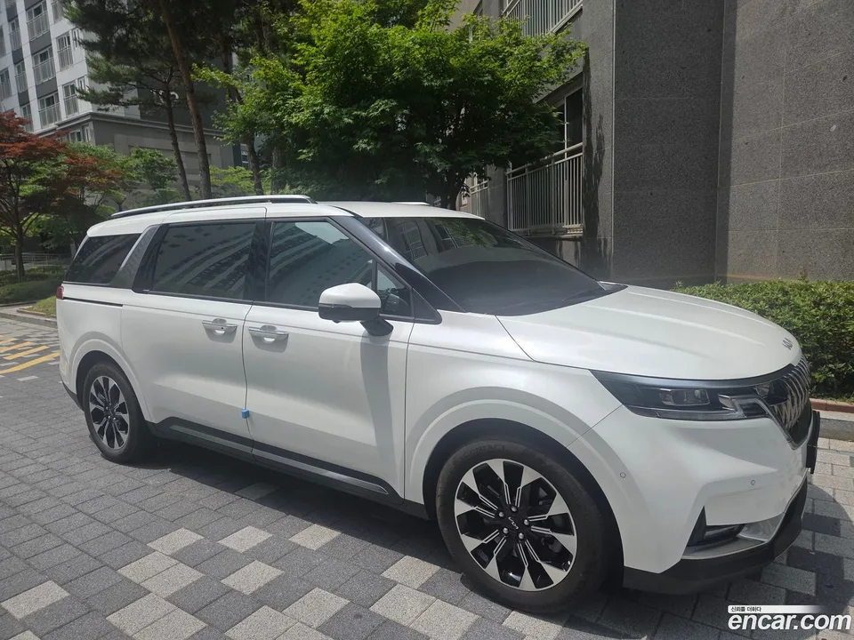 Kia Carnival 7 2023 — thumbnail 3