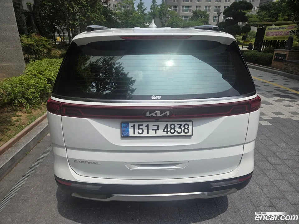Kia Carnival 7 2023 — thumbnail 4
