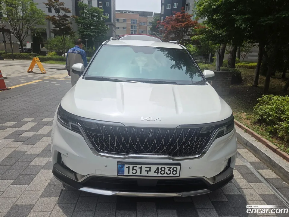 Kia Carnival 7 2023 — photo 1, buy with delivery to Moscow