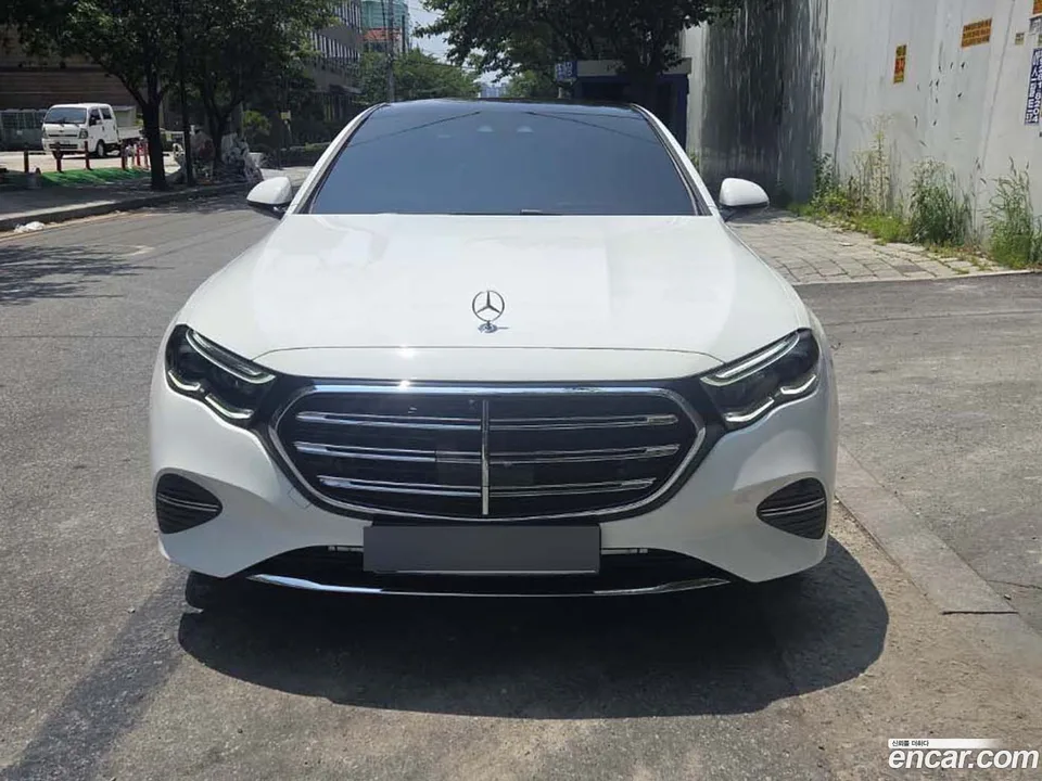 Mercedes-Benz E-Class E300 4MATIC 2026 — thumbnail 3