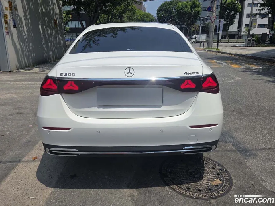 Mercedes-Benz E-Class E300 4MATIC 2026 — thumbnail 4