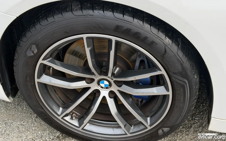 BMW 5 Series 520i M 2023 — thumbnail 2