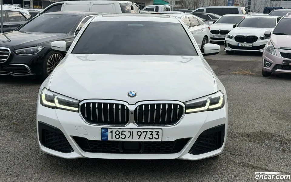 BMW 5 Series 520i M 2023 — thumbnail 3