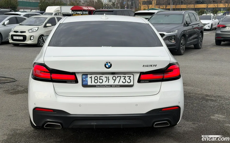 BMW 5 Series 520i M 2023 — thumbnail 4