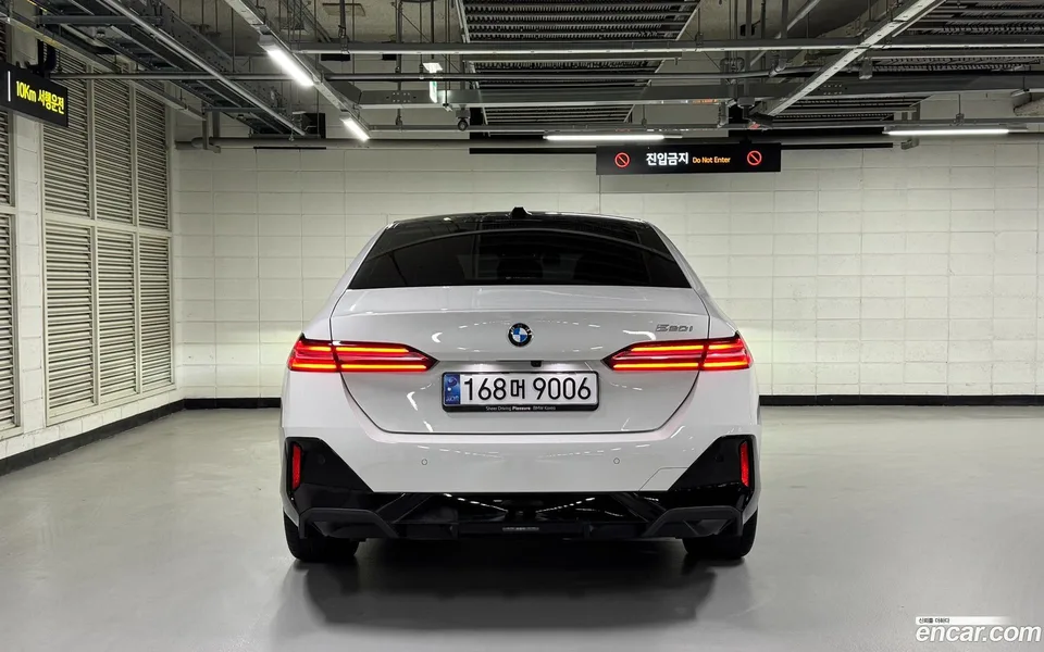 BMW 5 Series 520i M 2025 — thumbnail 4