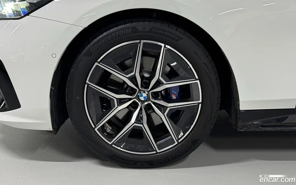 BMW 5 Series 520i M 2025 — thumbnail 5