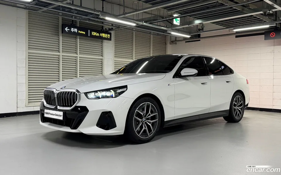 BMW 5 Series 520i M 2025 — фото 1, купить с доставкой в Москву
