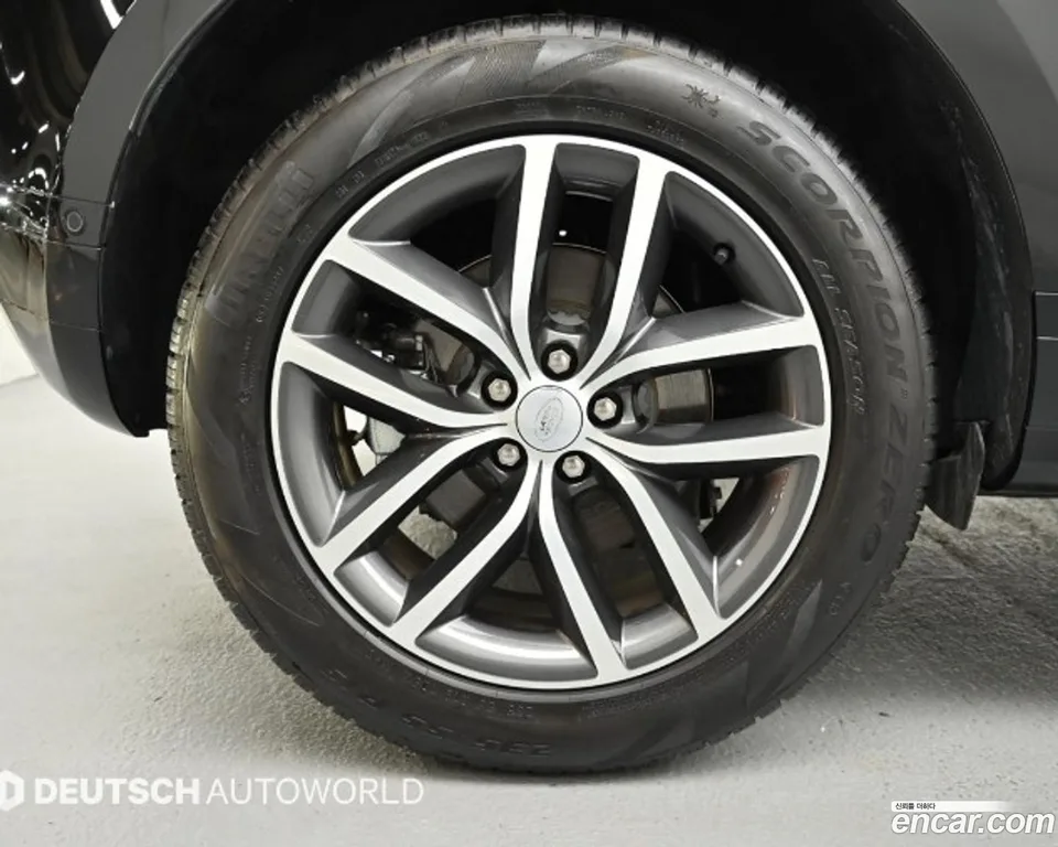 Land Rover Range Rover Evoque P250 SE 2025 — thumbnail 2