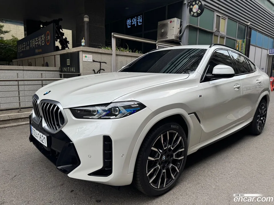 BMW X6 xDrive40i M 2026 — фото 1, купить с доставкой в Москву