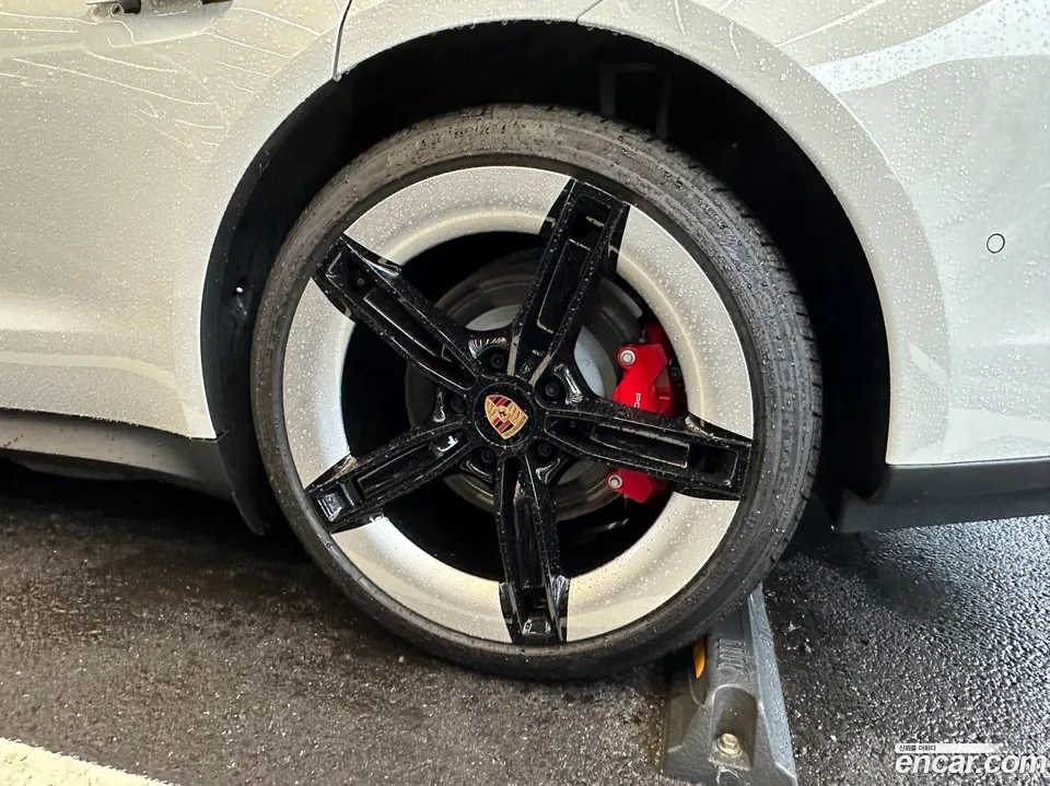 Porsche Taycan 4S 2024 — thumbnail 2
