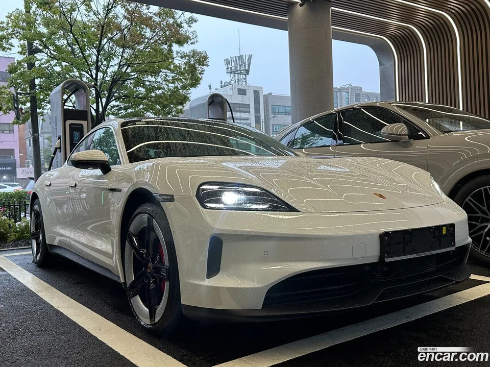 Porsche Taycan 4S 2024 — photo 1, buy with delivery to Moscow