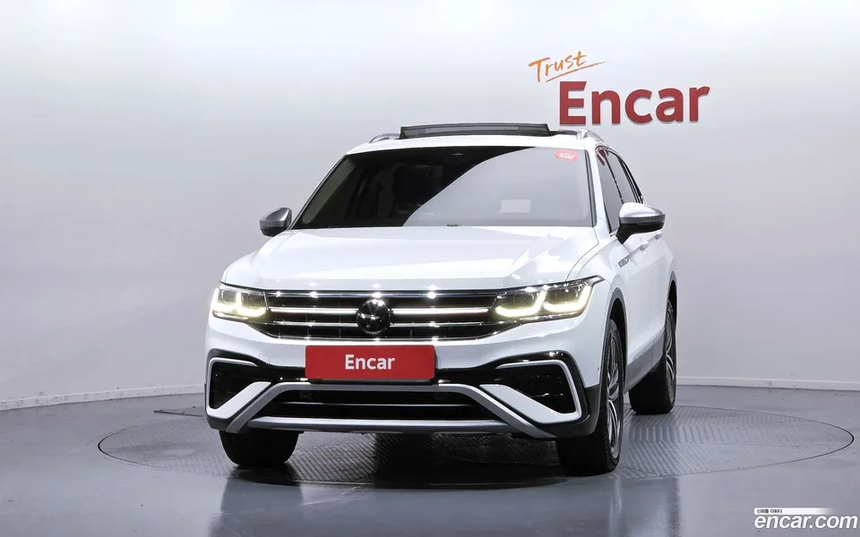 Volkswagen Tiguan Allspace 2.0 TSI 2023 — thumbnail 3