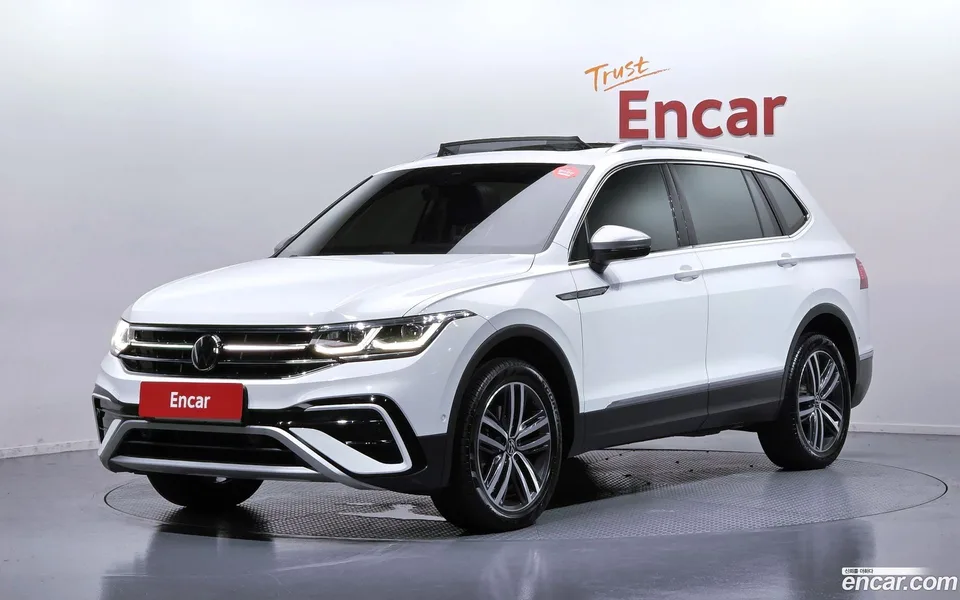 Volkswagen Tiguan Allspace 2.0 TSI 2023 — photo 1, buy with delivery to Moscow