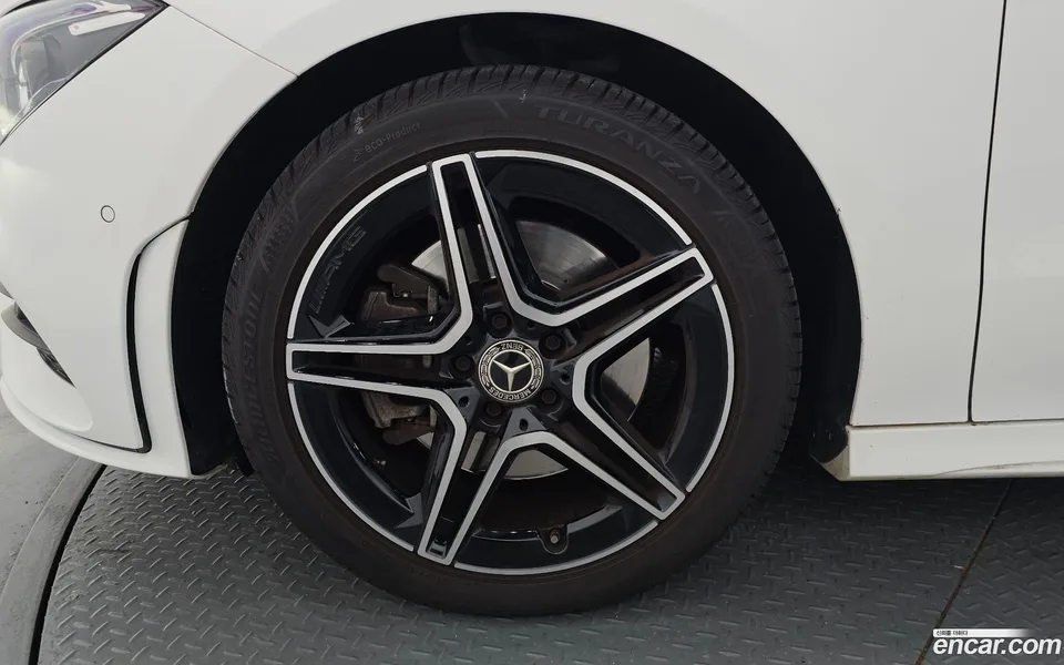 Mercedes-Benz CLA-Class CLA250 4MATIC 2023 — thumbnail 2