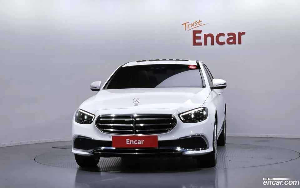 Mercedes-Benz E-Class E250 2023 — thumbnail 3