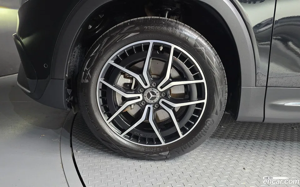 Mercedes-Benz EQB EQB300 4MATIC AMG 2023 — thumbnail 2