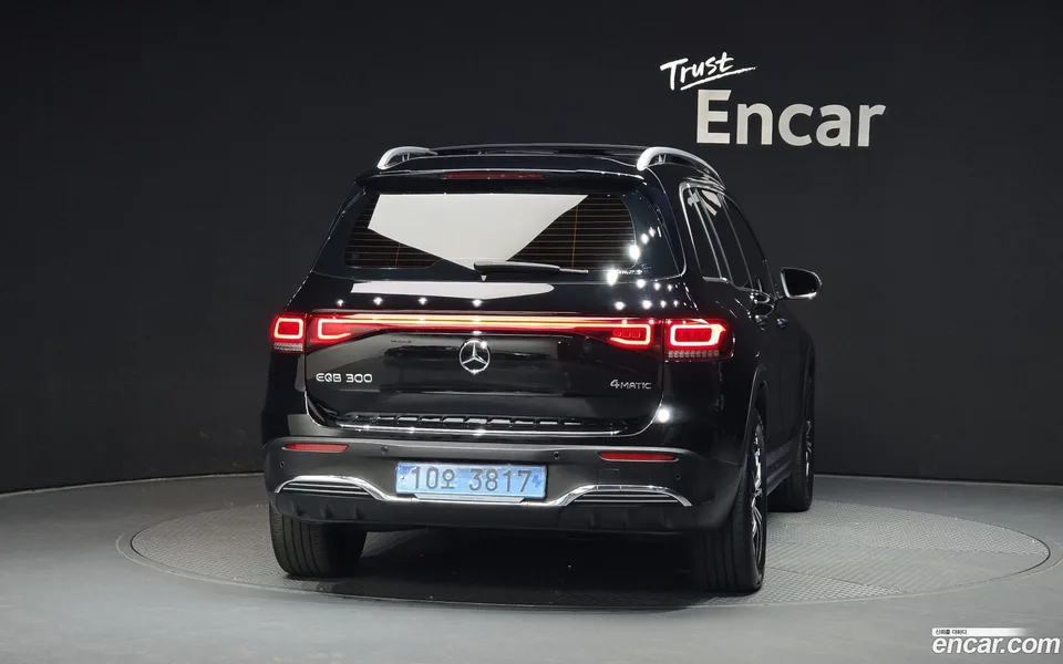 Mercedes-Benz EQB EQB300 4MATIC AMG 2023 — thumbnail 4