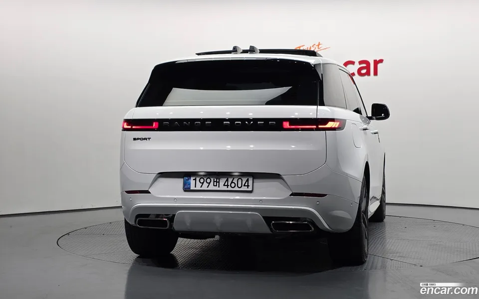 Land Rover Range Rover Sport P550E HSE 2025 — thumbnail 4