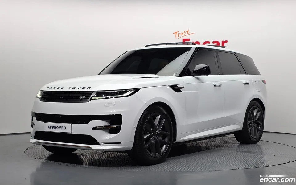 Land Rover Range Rover Sport P550E HSE 2025 — photo 1, buy with delivery to Moscow