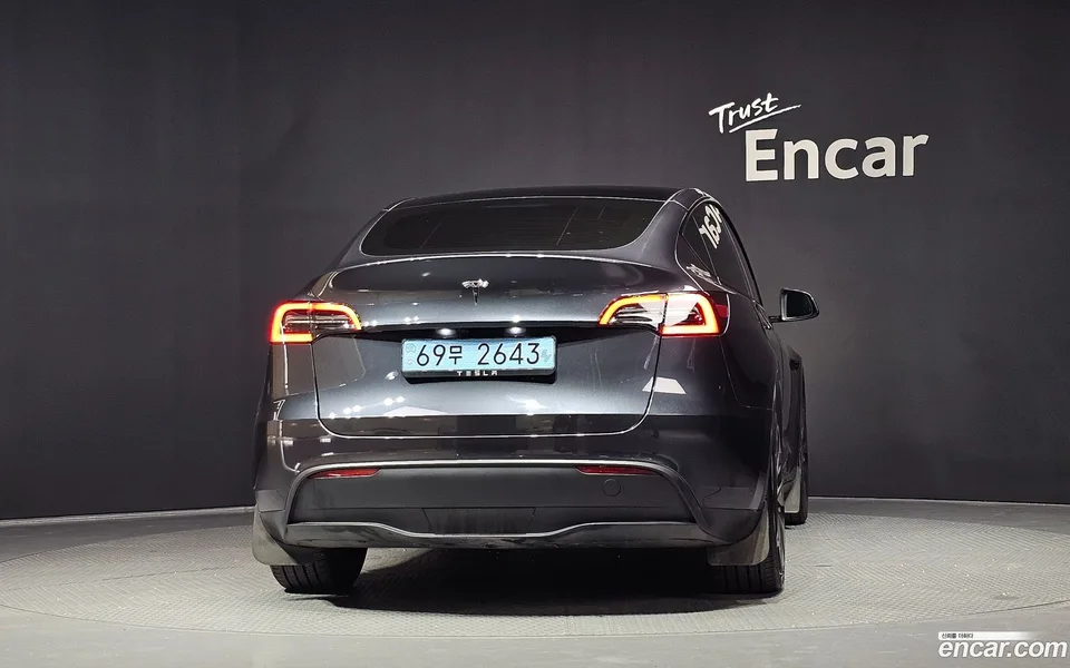 Tesla Model Y RWD 2025 — thumbnail 4