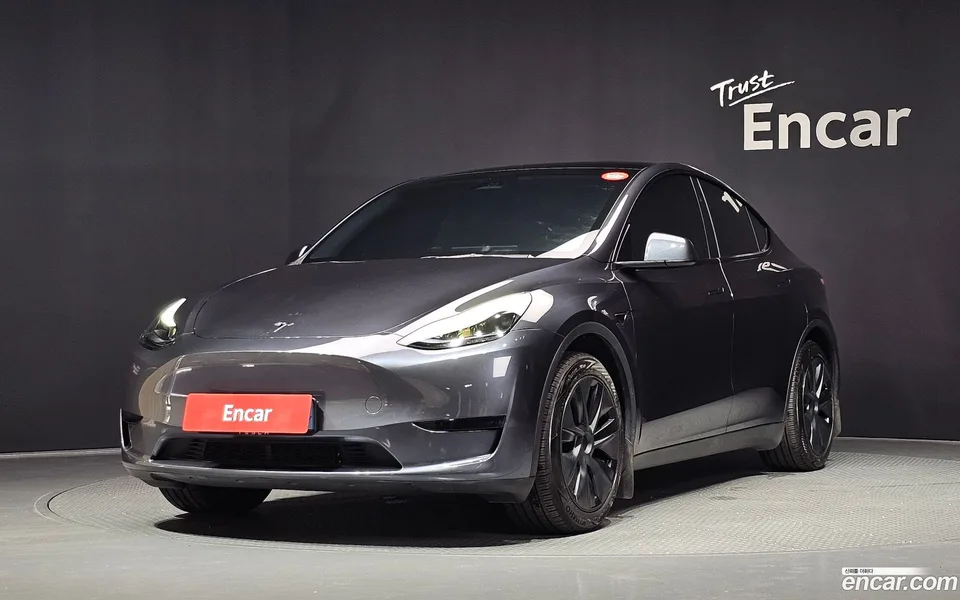 Tesla Model Y RWD 2025 — photo 1, buy with delivery to Moscow