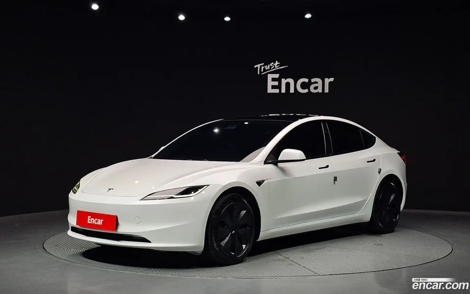 Tesla Model 3 AWD 2024 — photo 1, buy with delivery to Moscow
