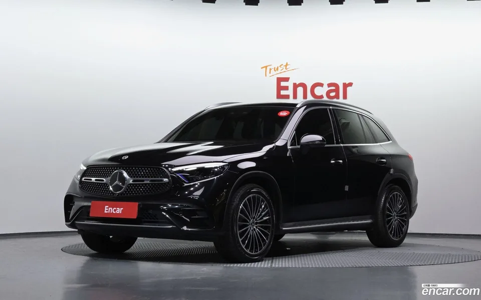 Mercedes-Benz GLC-Class GLC300 4MATIC AMG Line 2023 — photo 1, buy with delivery to Moscow