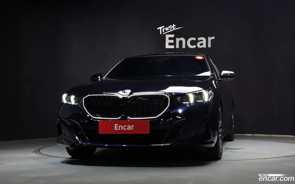 BMW 5 Series 520i M 2025 — thumbnail 3