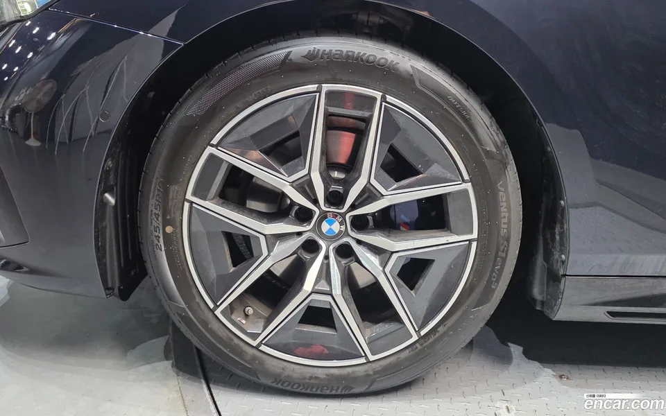 BMW 5 Series 520i M 2025 — thumbnail 5