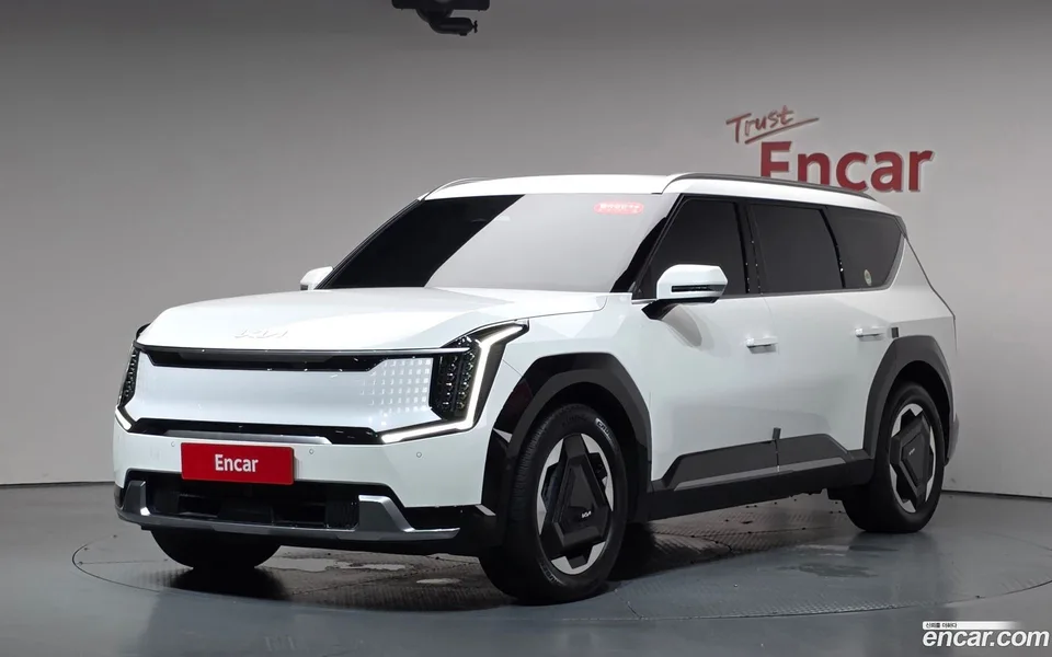 Kia EV9 2WD 2023 — photo 1, buy with delivery to Moscow