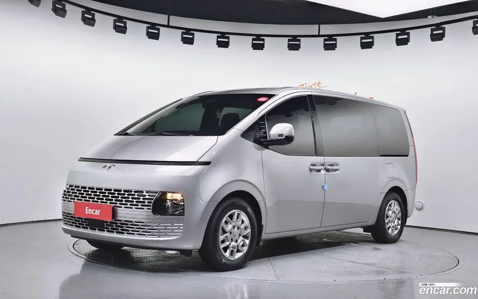 Hyundai Staria 11 2022 — photo 1, buy with delivery to Moscow