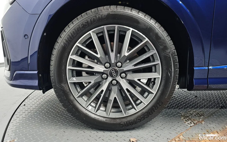 Audi Q3 40 TFSI 2025 — thumbnail 2
