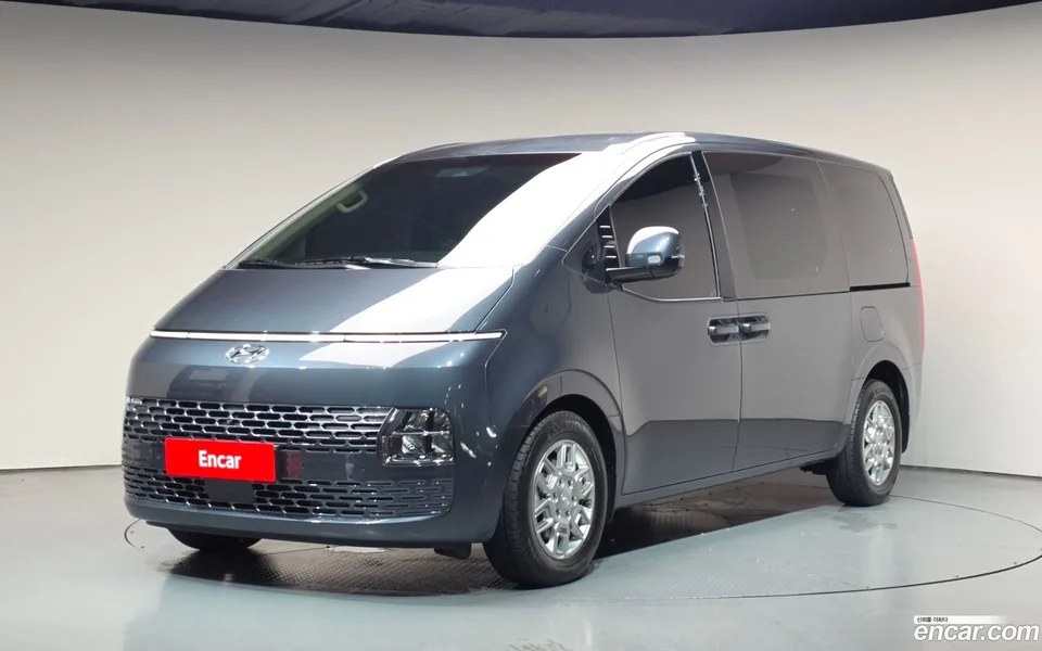 Hyundai Staria L3.5 3 2024 — photo 1, buy with delivery to Moscow